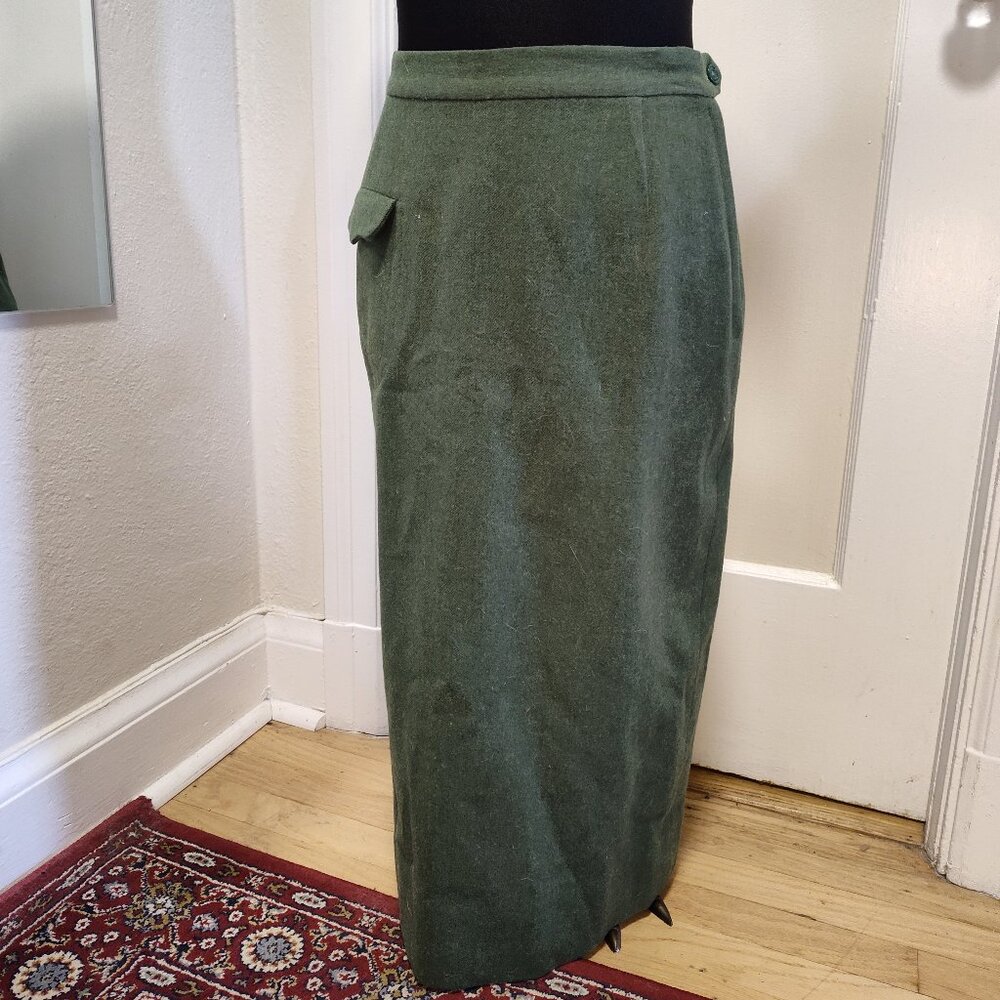 Vintage green wool pencil skirt with single pocket